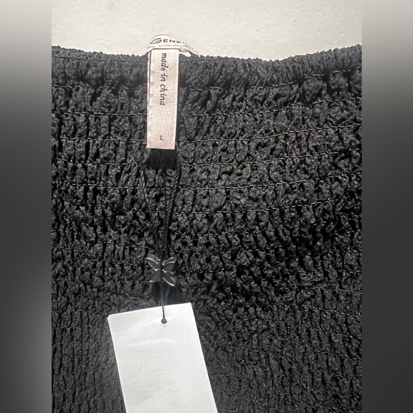 NWT BCBG size L. N elastic stretch cropped shirt. - Picture 2 of 3